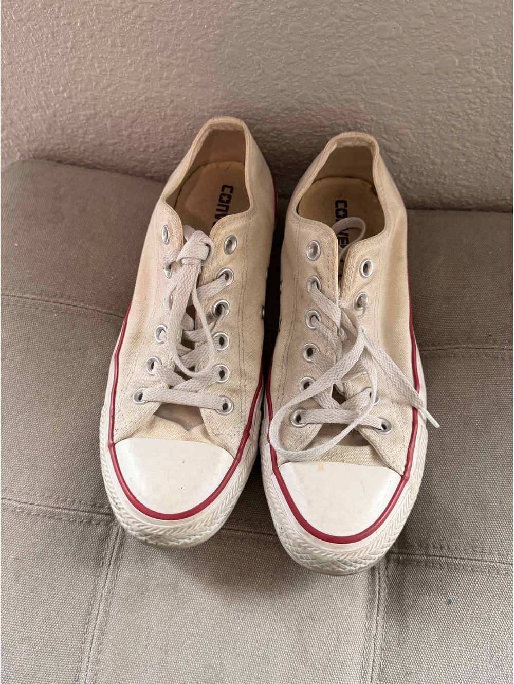 Converse Chuck Taylor All Star Low Top Canvas Sneakers Size 8 Women / 6 Men